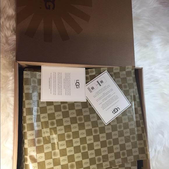 New Authentic UGG Bailey bow boots - Picture 6 of 8